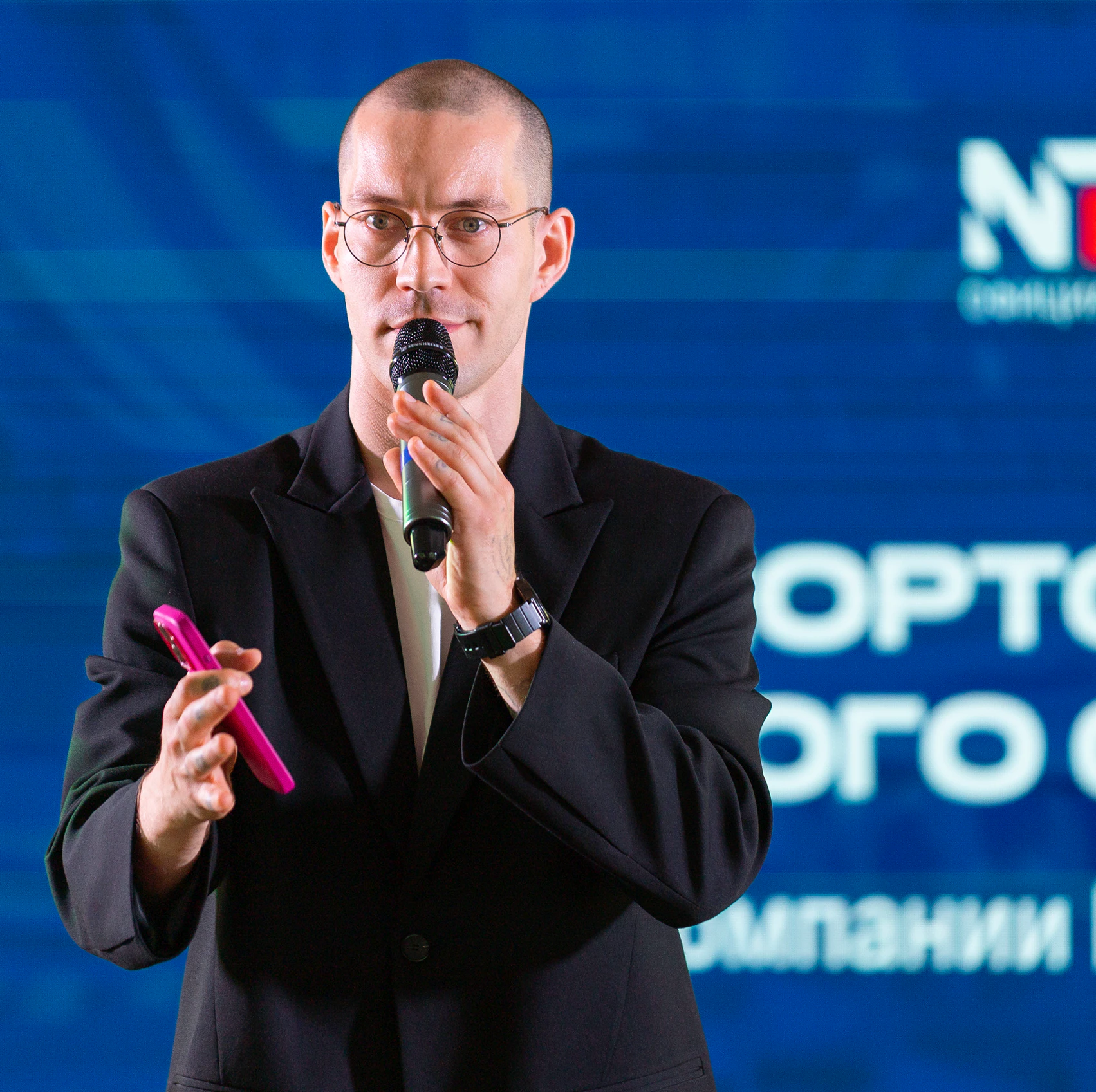 Рафис Камалов с микрофоном